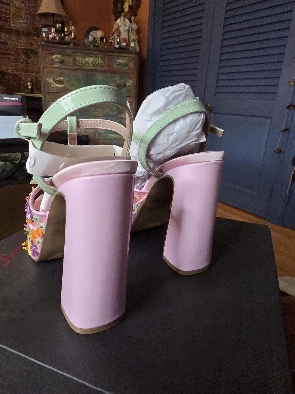 NIB Betsey Johnson Melodie Floral Platform Sandals Pink Multi Sz 5